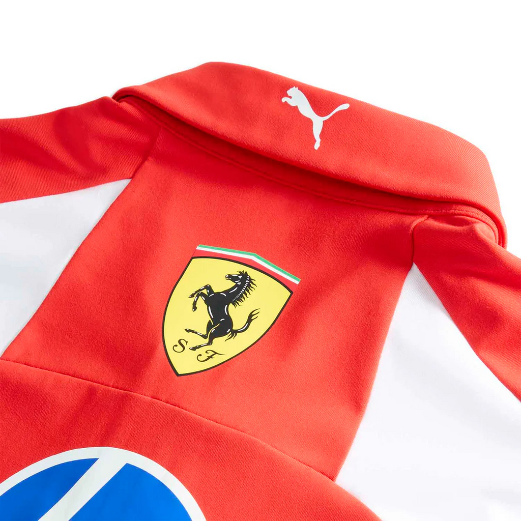 Polo Authentic Scuderia Ferrari F1 2026 en caja de regalo