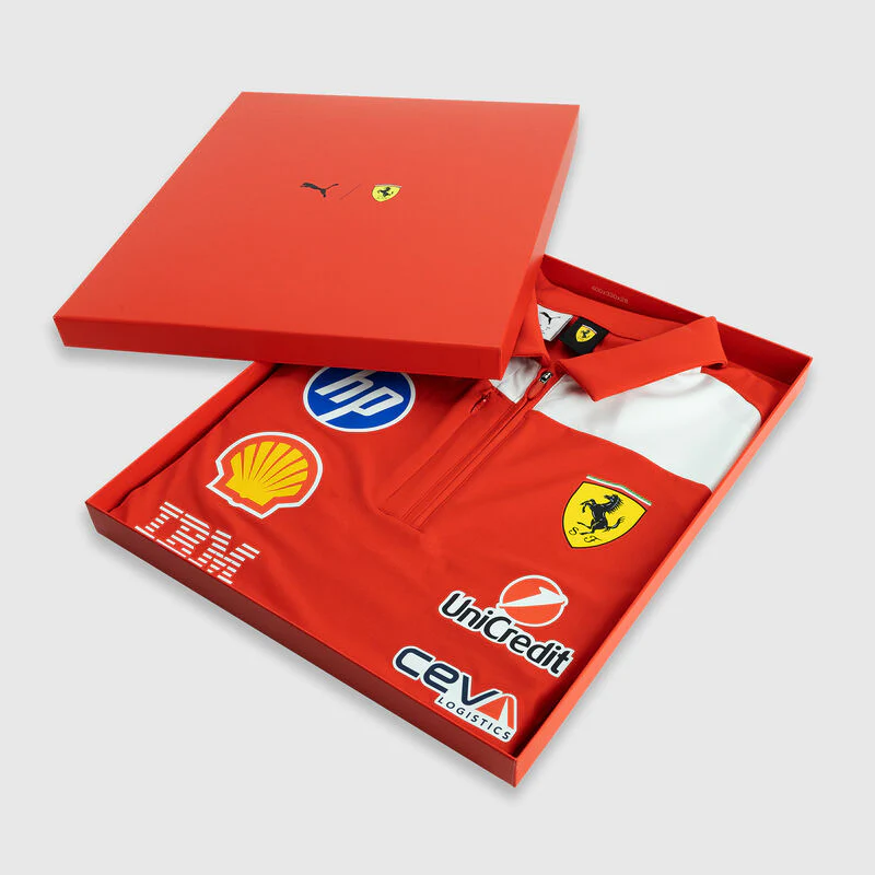 Polo Authentic Scuderia Ferrari F1 2026 en caja de regalo